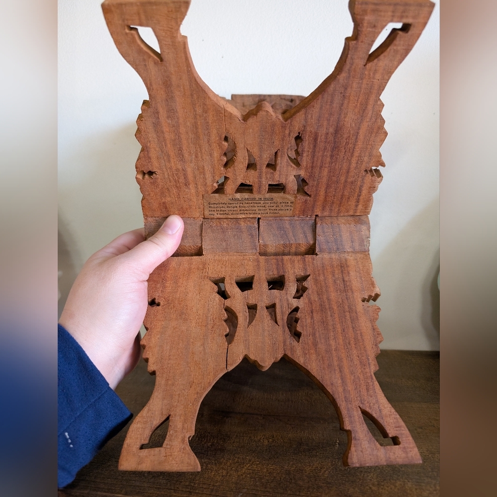 Large Hand Carved Sheesham Wood Lion Motif Book Stand ( Vintage ) - Picture 3 of 10